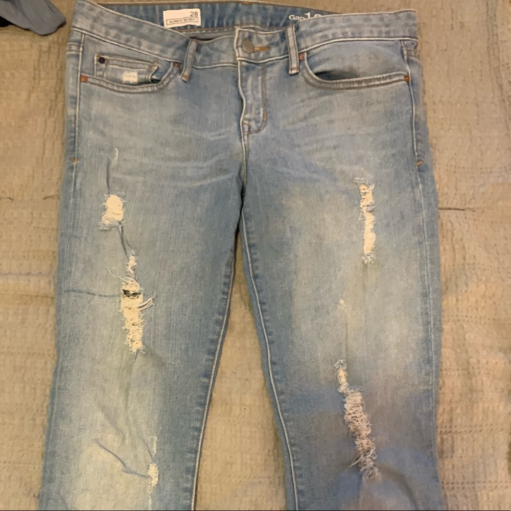 Light washed / Skinny & ripped style jeans